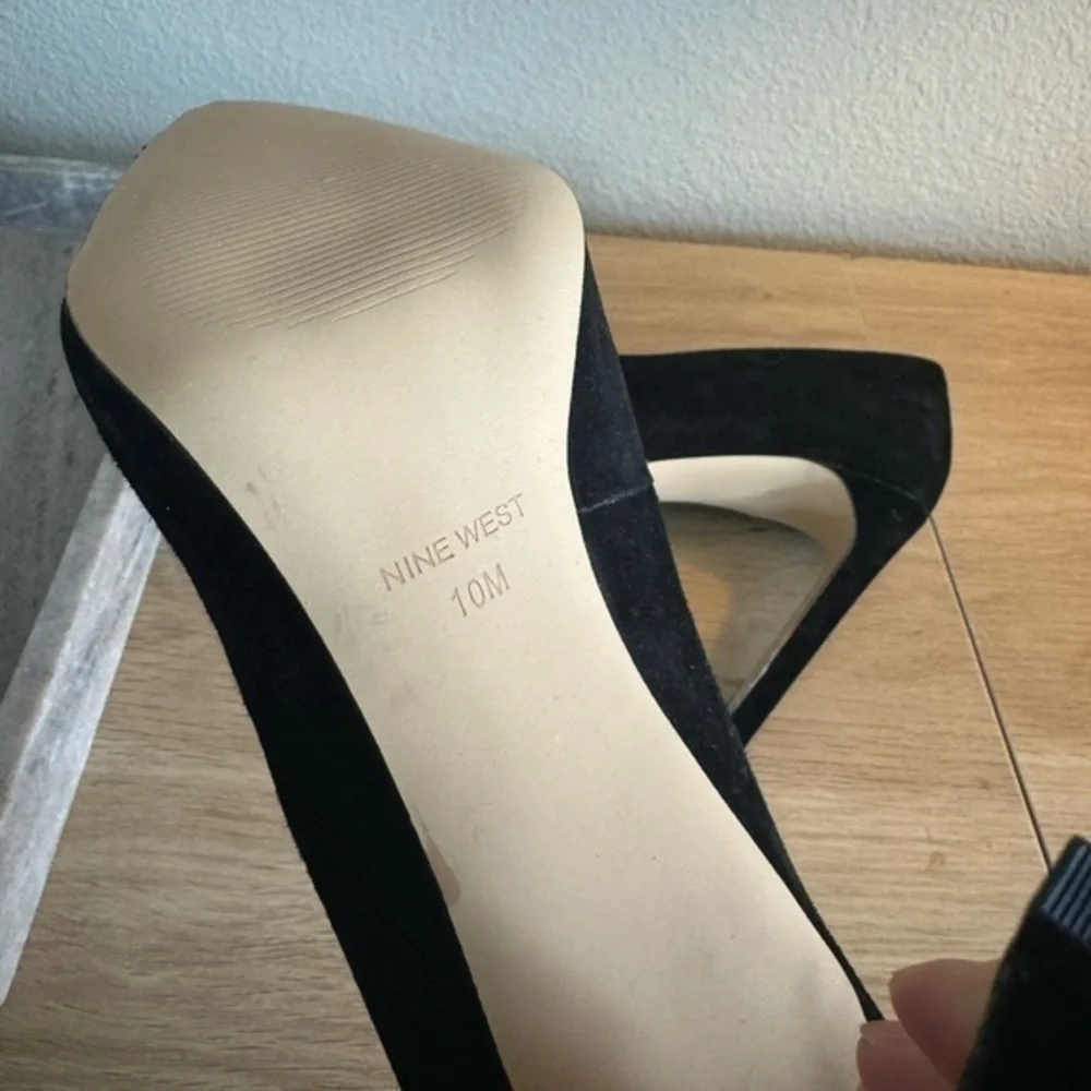 NEW Nine West Tatiana Black Suede Leather Pointy Toe Heels Pumps‎ Size 10